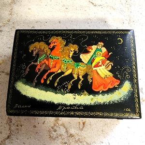 Vintage Russian PALEKH Lacquer Box 3 Horse Sleigh & winter ice Scene